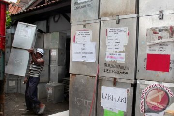 KPU Surabaya mulai distribusikan surat suara