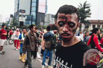 Peragaan "zombie" menutup "Karawang Fashion Culture"