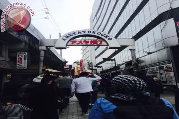 Berburu oleh-oleh murah khas Jepang di Pasar Ameyo