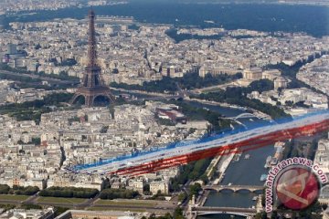 Pemimpin Eropa bersama Presiden Macron ikuti parade Hari Bastille