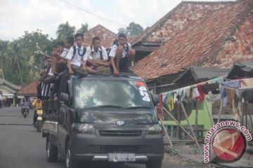 Pelajar Berangkat Sekolah