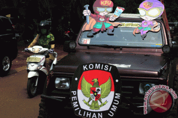 KPU Karimun bersihkan alat kampanye peserta pilkada