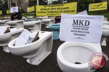 "Mosi Tidak Percaya" di depan Gedung DPR