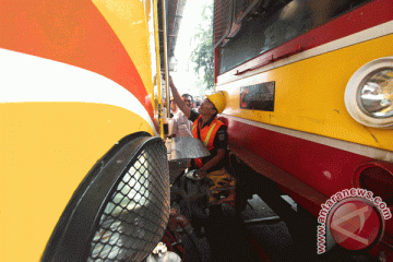 Korban tabrakan kereta-metromini tambah jadi 17 orang