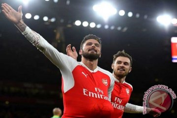 Hattrick Giroud antar Arsenal ke babak 16 besar Liga Champions