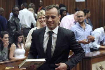 Mantan pelari Pistorius bebas bersyarat setelah kasus bunuh kekasihnya