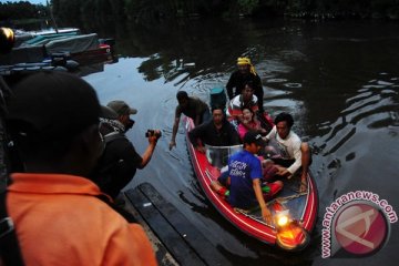 Delapan korban kapal tenggelam di Kalbar ditemukan tim SAR gabungan