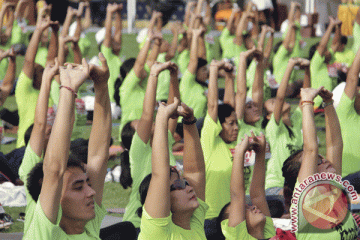 Ribuan warga berbaur dalam Gita Yoga di Bali