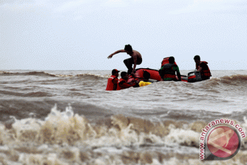 Tim SAR sisir lokasi hilangnya nelayan tua di Majene