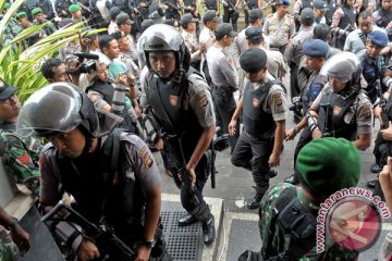 Laskar Bali dan Baladika Bali serahkan senjata tajam