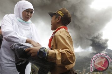 Mensos serahkan bantuan ke korban erupsi Bromo