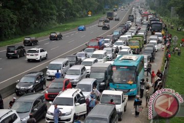 Polres Bogor sebar ratusan personel antisipasi macet di Puncak