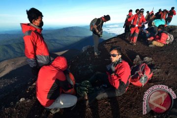 Ratusan pendaki siap gelar upacara bendera di Gunung Kerinci