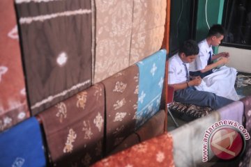 Jumputan karya siswa autis