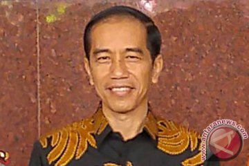Jokowi hampiri pengunjung pesta rakyat Raja Ampat