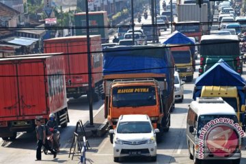 Bekasi batasi operasional truk sepanjang liburan pekan ini