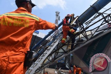 Pemkot Bekasi kaji insiden papan reklame roboh di Jatibening