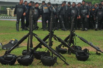 Warga Pidie serahkan AK47 ke Polisi