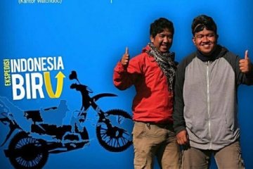 Ekspedisi Indonesia Biru catatan kearifan lokal tanpa berpoles gincu