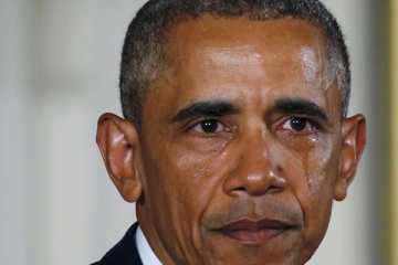 Obama menangis memohon pengendalian senjata segera dilakukan
