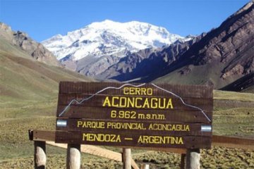 Tim Putri Mahitala Unpar capai puncak Aconcagua 27 Januari 2016