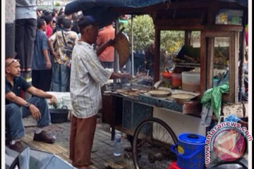 Tukang sate hingga pengemudi ojek simbol keberanian Jakarta