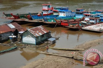 Pedalaman sungai Barito surut, transportasi terganggu