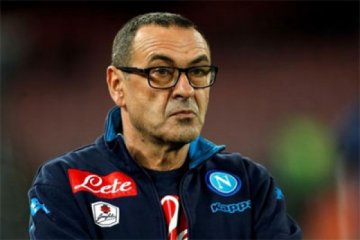 Pelatih Napoli Maurizio Sarri diskors untuk dua pertandingan