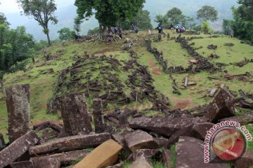 Situs Meghalit Gunung Padang dipadati pengunjung