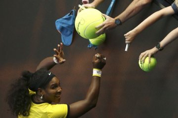 Serena ditantang Sharapova di perempat final Australia