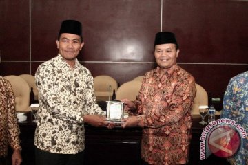 Hidayat Nur Wahid ungkapkan peran santri bagi MPR dan NKRI 