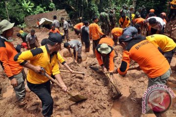 Tim SAR hentikan pencarian korban longsor Purworejo