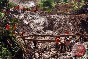 BPBD gunakan alat berat untuk cari korban longsor Purworejo