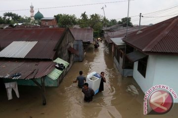 Empat warga Medan hanyut terseret banjir bandang