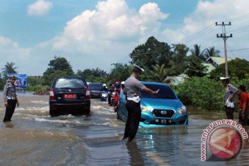 BENCANA BANJIR - Jalan Pekanbaru-Kampar macet parah