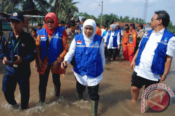 Mensos "terjang" banjir salurkan bantuan untuk warga