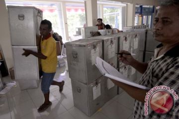 DISTRIBUSI LOGISTIK PILKADA SUSULAN MANADO