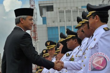 Pesta rakyat saat pelantikan 17 kepala daerah Jateng