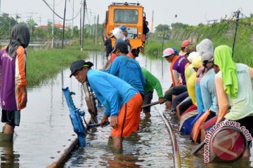 Banjir sebabkan sejumlah KA lintas selatan terlambat