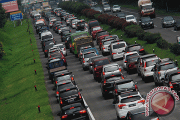 Sebanyak 12.070 kendaraan tinggalkan kota Bandung lewat tol Pasteur