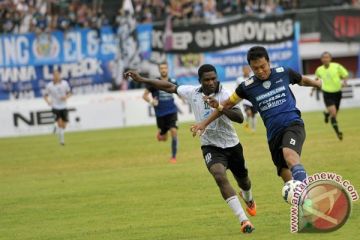 Arema menang
