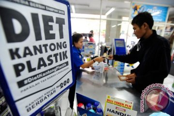 Alfamart lanjutkan kantong plastik berbayar