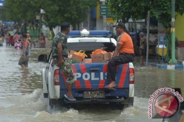 Menteri Sosial tinjau lokasi banjir di Sampang