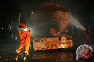 Ban truk tangki BBM Pertamina terbakar di Kediri