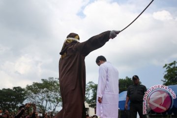 18 pelanggar Qanun dihukum cambuk di Banda Aceh
