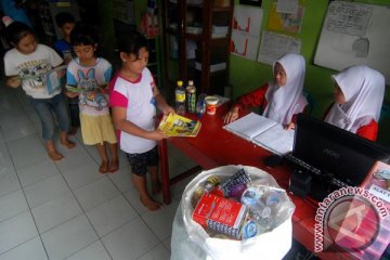 Warung makan ini boleh bayar dengan sampah