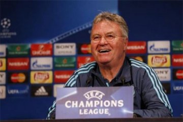 Tottenham akan bermain gugup akibat tekanan, kata Hiddink