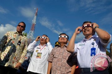 Wakil Presiden amati gerhana matahari total dari Sigi