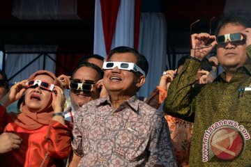 Ketika Wapres pantau gerhana di Kotapulu