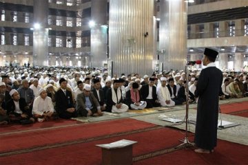Masyarakat ikuti shalat gerhana di Masjid Istiqlal